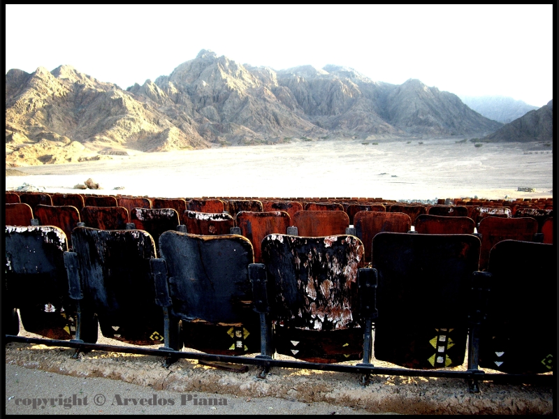 Iphotos - cinema in the desert 07